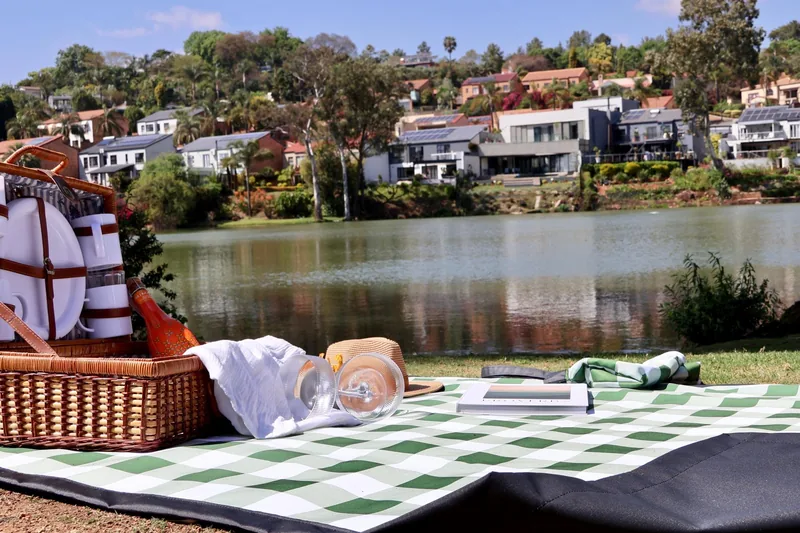 picnic by the dam